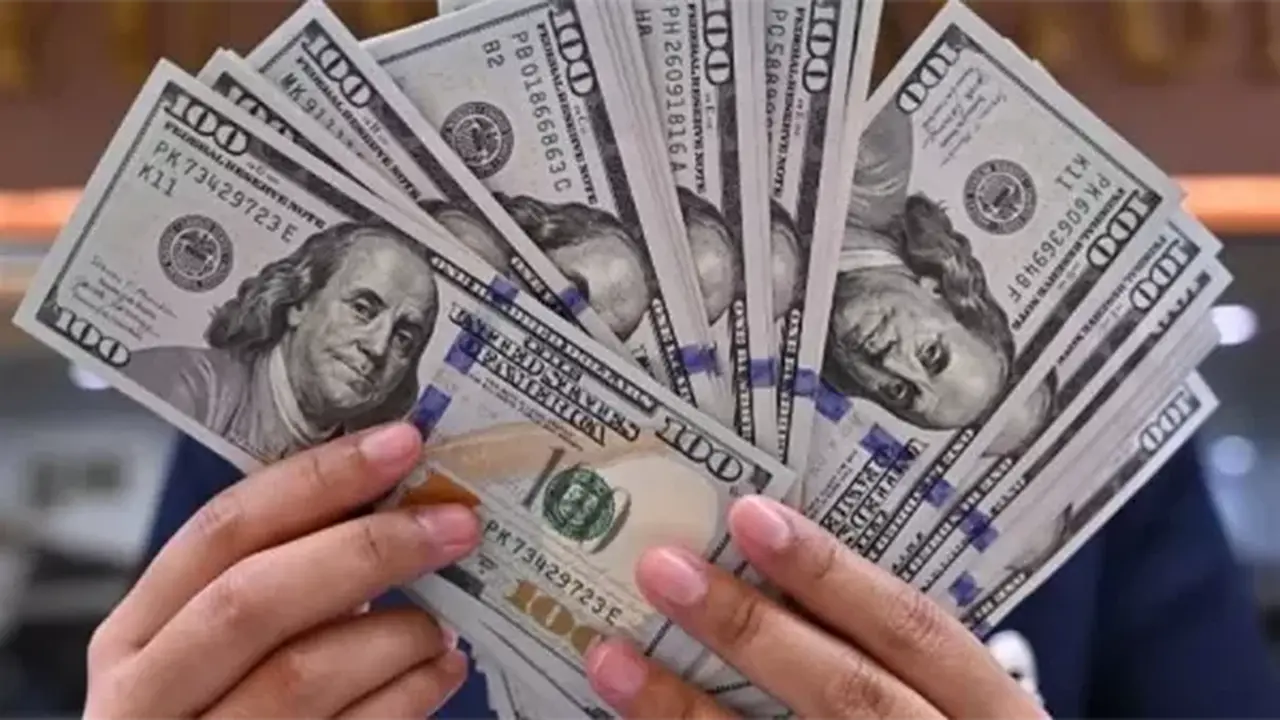 تحركات مفاجئة بالبنوك.. سعر الدولار أمام الجنيه المصري خلال تعاملات الأربعاء بمصر